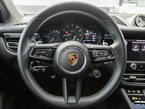 Certified 2026 Porsche Macan image 13