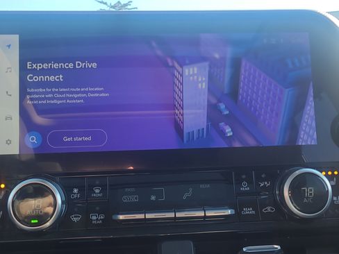 Used 2025 Toyota Highlander Platinum image 26