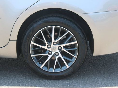 Used 2018 Lexus ES 350 w/ Luxury Package w/Wood Trim FWD image 19