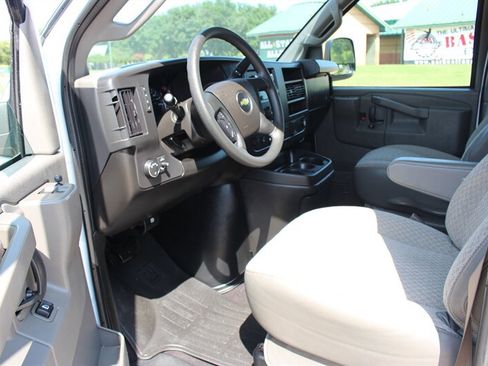 Used 2025 Chevrolet Express 3500 LT w/ LT Preferred Equipment Group RWD image 26