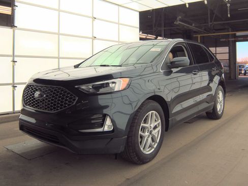Used 2023 Ford Edge SEL w/ Convenience Package image 4