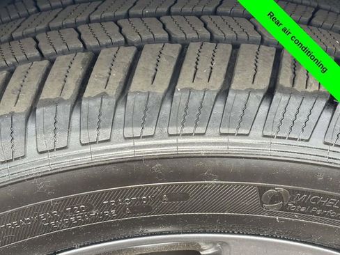 Used 2021 Ford Explorer XLT w/ Equipment Group 202A AWD/4WD image 33