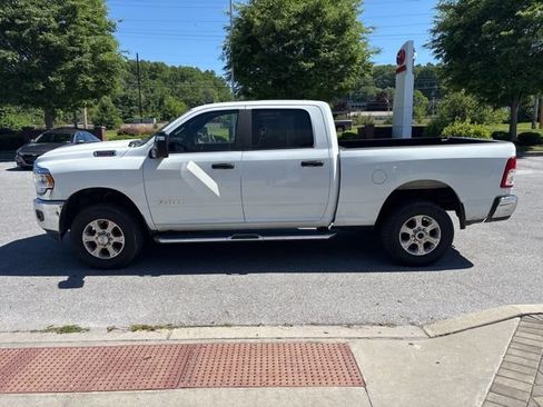 Used 2024 RAM 2500 Big Horn AWD/4WD image 9