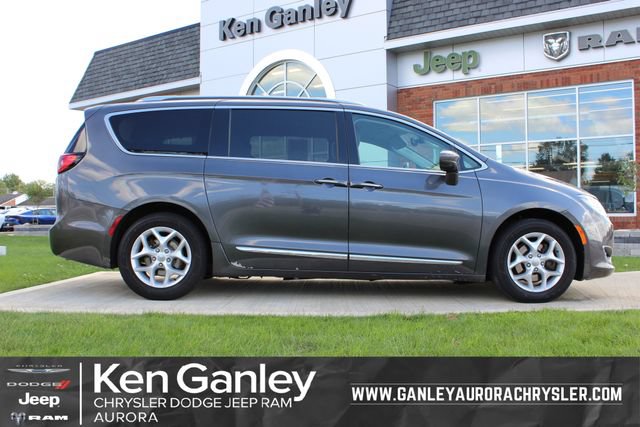 Used 2018 Chrysler Pacifica Touring-L w/ Tire & Wheel Group FWD image 1