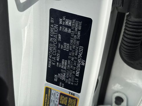 Used 2025 Kia Soul LX w/ LX Technology Package FWD image 21