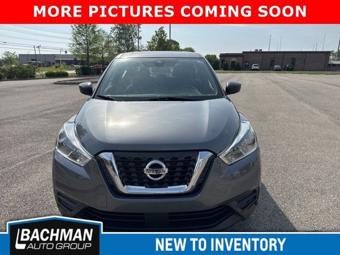 Used 2020 Nissan Kicks S FWD image 3