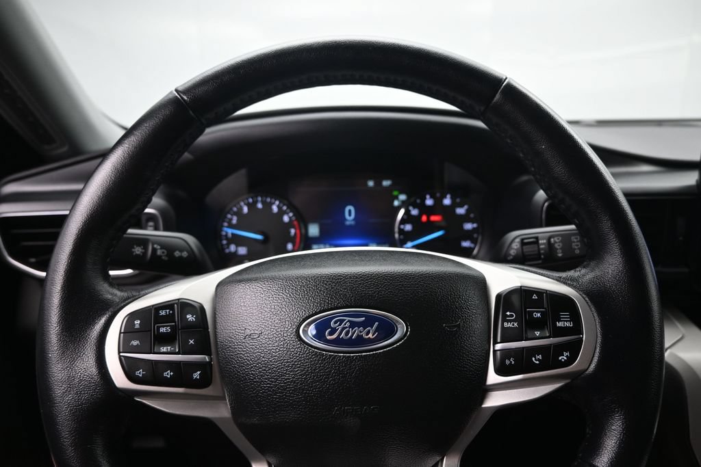 Used 2023 Ford Explorer XLT w/ Equipment Group 202A AWD/4WD image 14