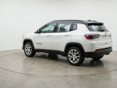 Used 2025 Jeep Compass Limited image 6