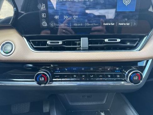 Used 2025 Chevrolet Equinox ACTIV w/ Safety and Technology Package FWD image 22