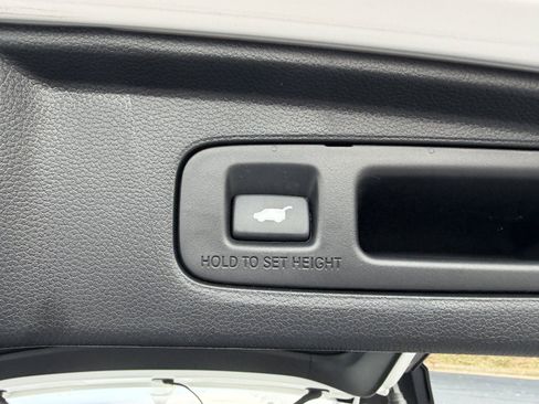 Used 2025 Honda CR-V Sport Touring image 9