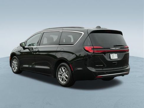 Used 2021 Chrysler Pacifica Touring FWD image 5
