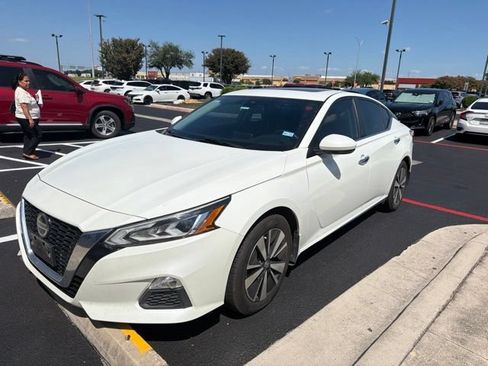 Used 2021 Nissan Altima 2.5 SV w/ SV Premium Package FWD image 2