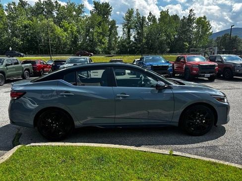 New 2025 Nissan Sentra SR w/ Midnight Edition image 4