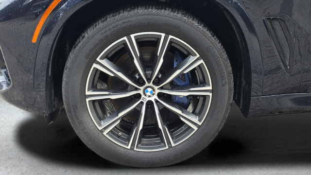 Used 2022 BMW X5 xDrive40i w/ M Sport Package AWD/4WD image 18