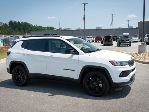 New 2026 Jeep Compass Latitude AWD/4WD image 12