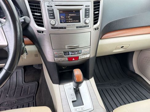 Used 2013 Subaru Outback 2.5i Limited w/ Moonroof Pkg AWD/4WD image 31