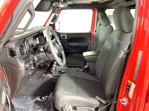 Used 2025 Jeep Wrangler Unlimited Rubicon 4xe w/ Safety Group AWD/4WD image 16