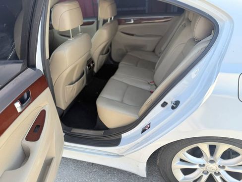 Used 2012 Hyundai Genesis 3.8 RWD image 5