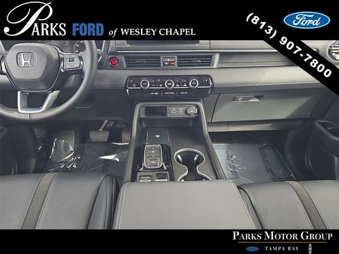 Used 2024 Honda Pilot Touring image 13