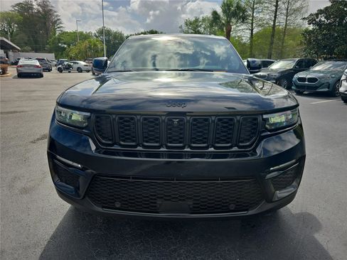 Used 2024 Jeep Grand Cherokee Limited w/ Luxury Tech Group II image 2