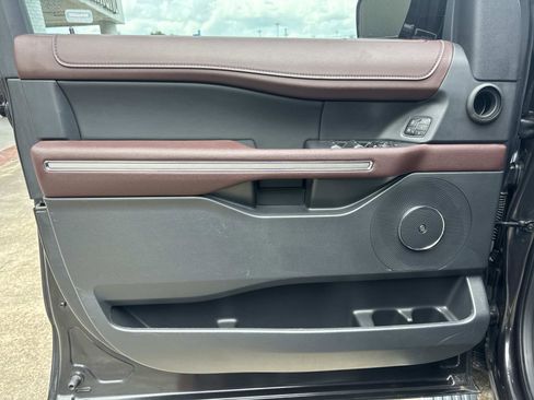 Used 2024 Ford Expedition Limited RWD image 19