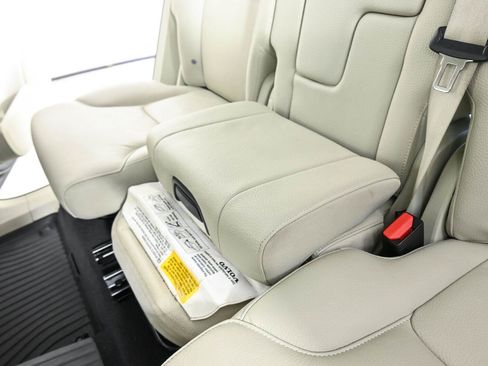 Used 2025 Volvo XC90 T8 Plus w/ Protection Package Premier AWD/4WD image 21