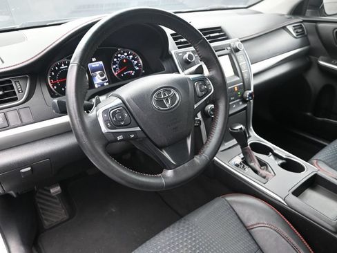 Used 2015 Toyota Camry SE FWD image 19