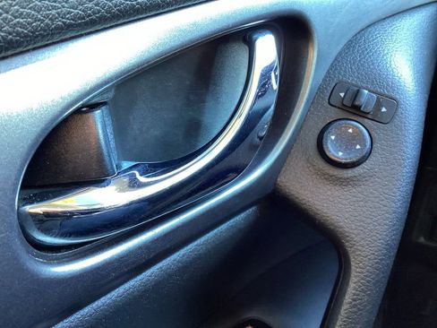 Used 2016 Nissan Rogue S w/ Appearance Package image 19