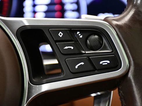 Used 2023 Porsche Cayenne Platinum Edition image 29