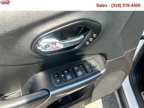 Used 2021 Jeep Cherokee Limited w/ Elite Package AWD/4WD image 11