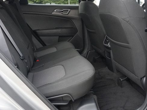 Used 2025 Kia Sportage LX AWD/4WD image 30