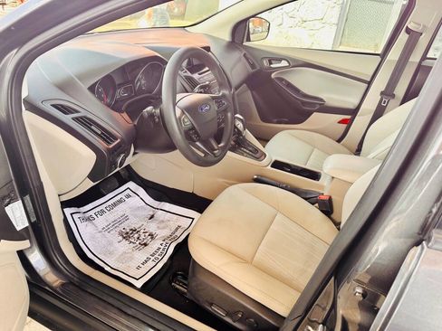 Used 2016 Ford Focus SE w/ SE Power Seat Package image 14