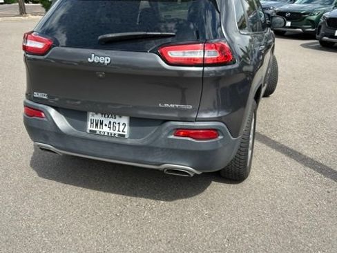 Used 2016 Jeep Cherokee Limited w/ Luxury Group FWD image 4