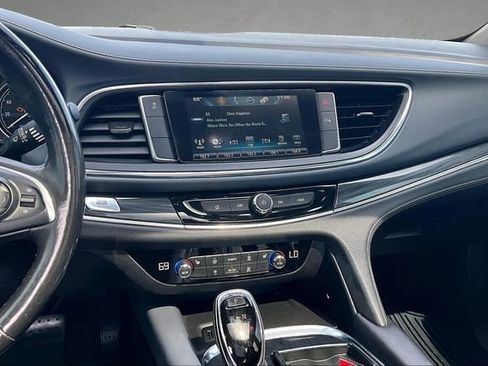 Used 2019 Buick Enclave Essence image 6