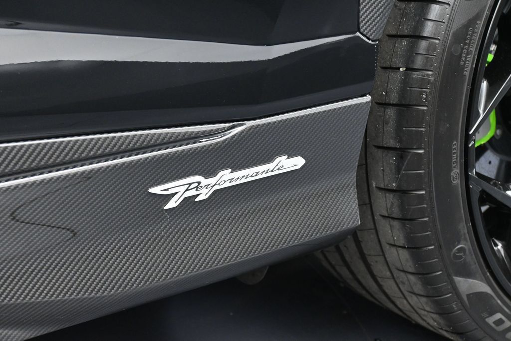 Used 2024 Lamborghini Urus Performante AWD/4WD image 14