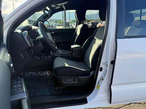 Certified 2023 Toyota Tacoma TRD Off-Road AWD/4WD image 12
