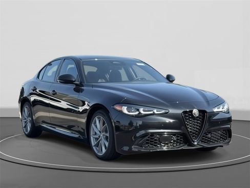 New 2025 Alfa Romeo Giulia Base image 1