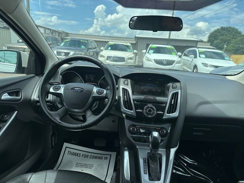 Used 2013 Ford Focus Titanium FWD image 9