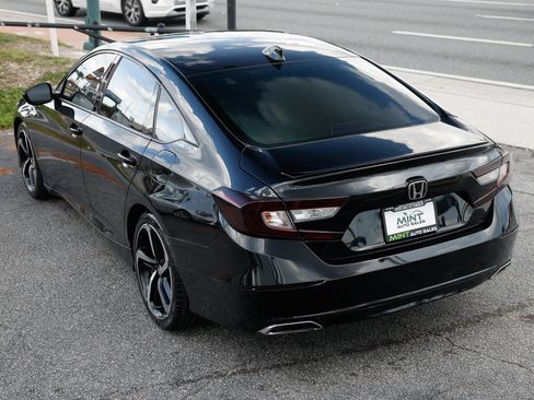 Used 2018 Honda Accord Sport image 8