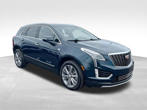 Used 2025 Cadillac XT5 Premium Luxury AWD/4WD image 2