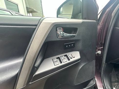 Used 2018 Toyota RAV4 XLE AWD/4WD image 17