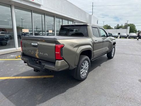 Used 2024 Toyota Tacoma Limited w/ Limited Package (LT) AWD/4WD image 7