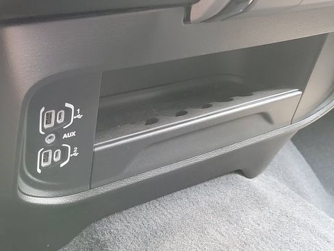 Used 2025 RAM 2500 Big Horn AWD/4WD image 21
