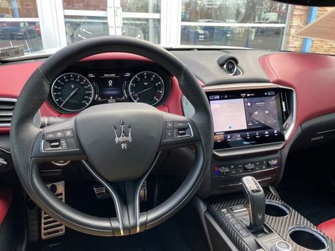 Used 2023 Maserati Ghibli Trofeo image 32