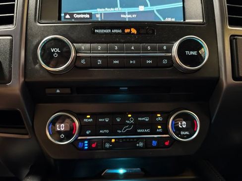Used 2018 Ford Expedition Platinum RWD image 13