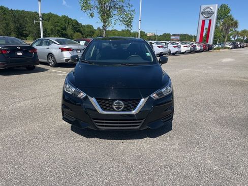 Used 2022 Nissan Versa S w/ Trunk Package FWD image 2