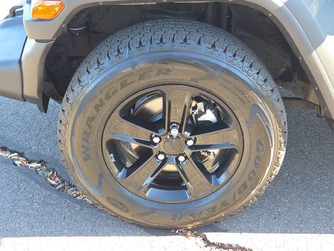 Used 2022 Jeep Wrangler Unlimited Sport AWD/4WD image 16