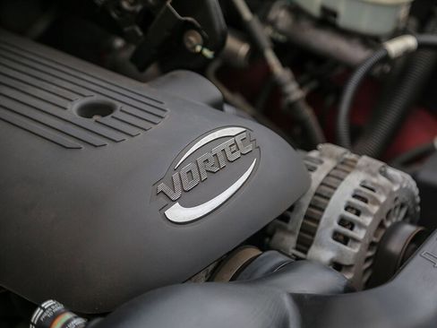 Used 2005 HUMMER H2 w/ Preferred Equipment Group image 34