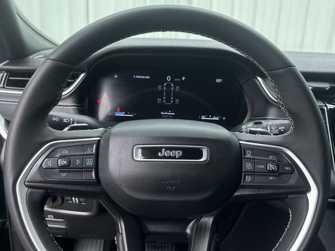 Used 2024 Jeep Grand Cherokee L Laredo image 20