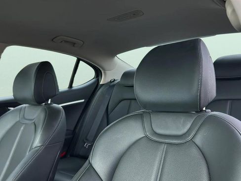 Used 2025 Genesis G70 2.5T RWD image 19